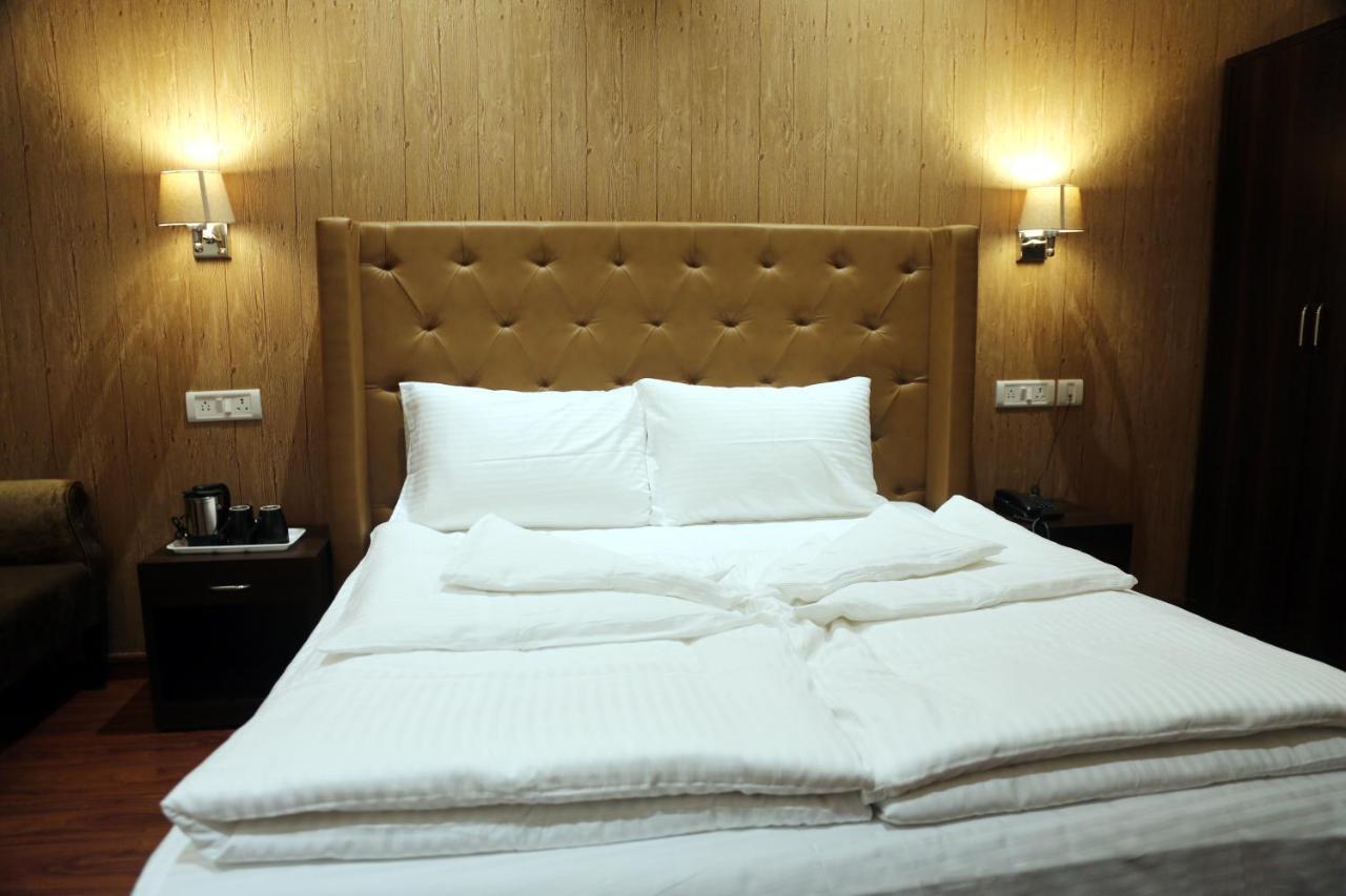 Awadh Inn Noida Exterior photo